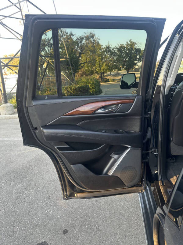 2016 Cadillac Escalade Luxury Collection