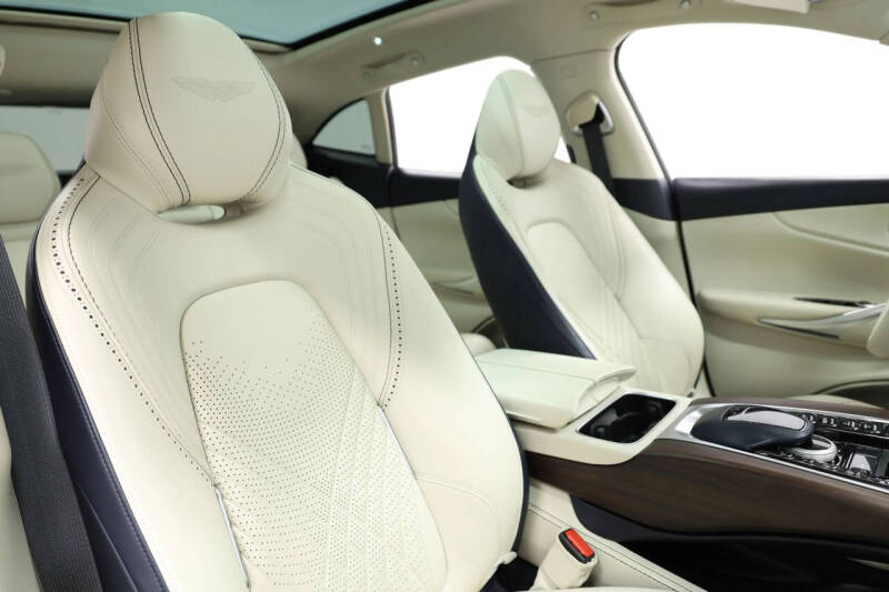 2021 Aston Martin DBX