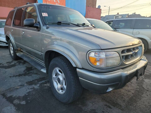 2000 Ford Explorer for sale at The Bengal Auto Sales LLC in Hamtramck MI