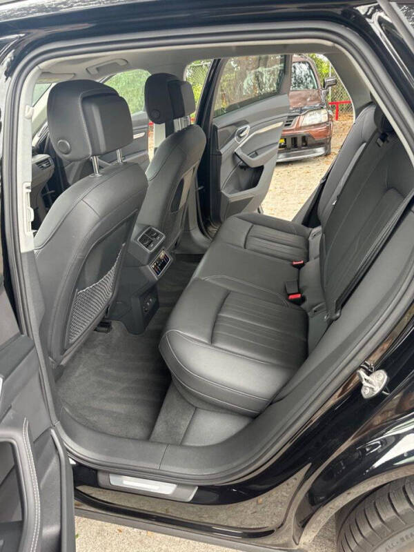 2021 Audi e-tron quattro Premium