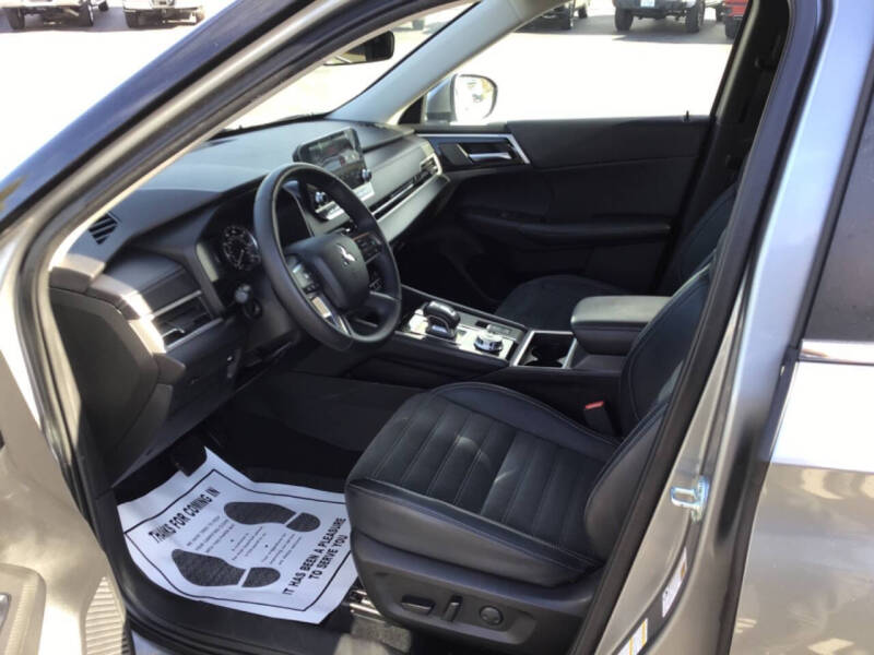 2024 Mitsubishi Outlander SE