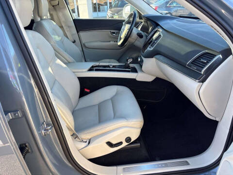 2020 Volvo XC90 T5 Momentum