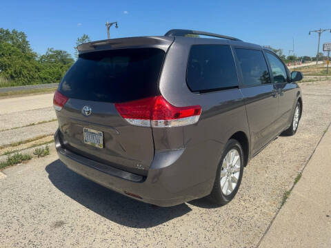 2011 Toyota Sienna LE 7-Passenger