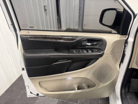 2015 Chrysler Town and Country Touring-L