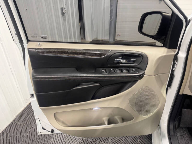 2015 Chrysler Town and Country Touring-L