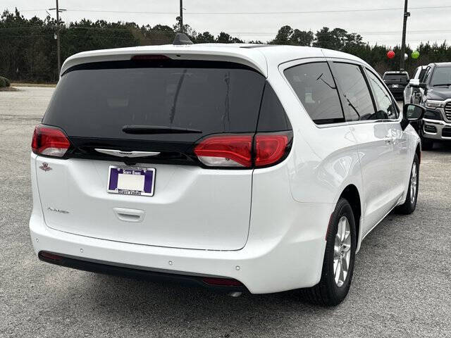 2026 Chrysler Voyager LX
