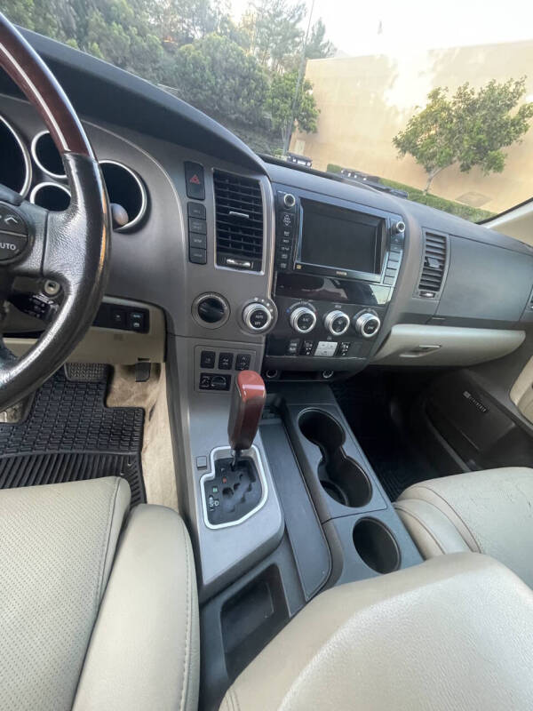 2011 Toyota Sequoia Platinum