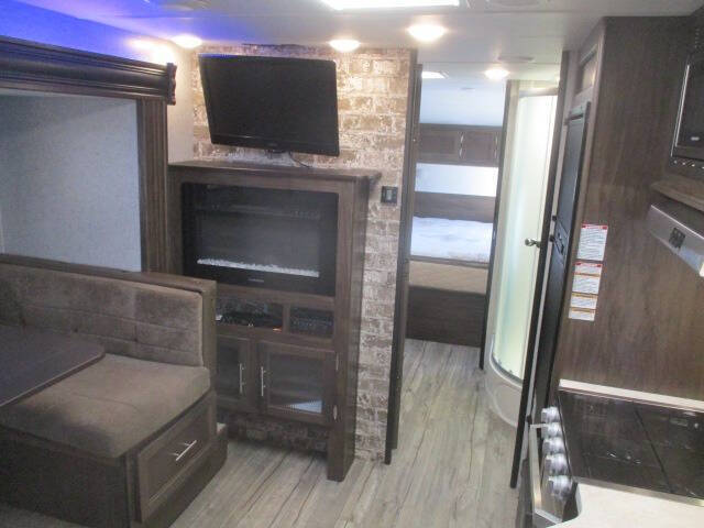 2018 Forest River Cherokee Grey Wolf limited 23M