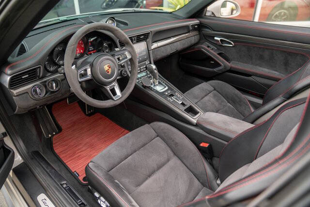 2019 Porsche 911 12
