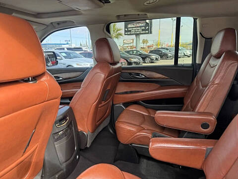 2016 Cadillac Escalade ESV Luxury Collection