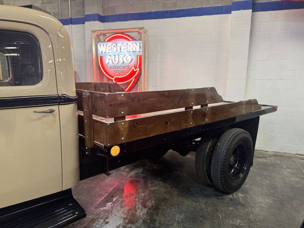 1947 Ford 1 TON FLAT BED 7
