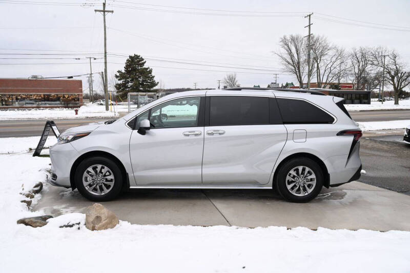 2025 Toyota Sienna XLE 8-Passenger