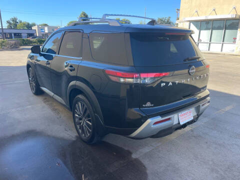 2022 Nissan Pathfinder SL