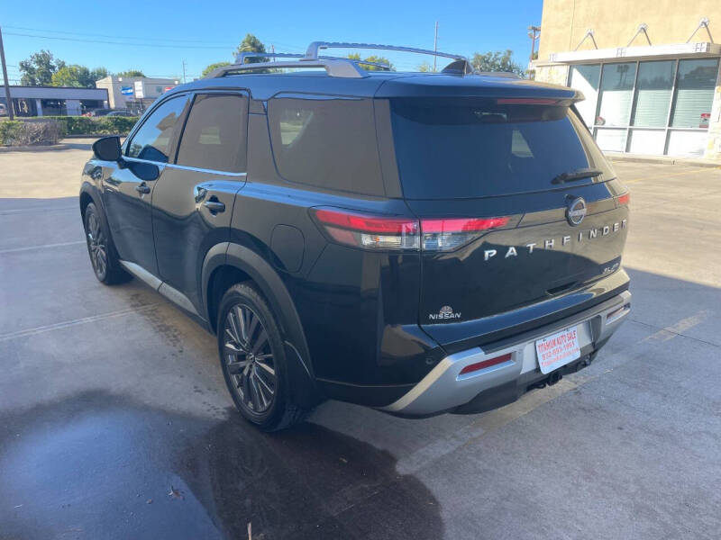 2022 Nissan Pathfinder SL