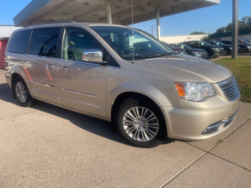 2015 Chrysler Town and Country Touring-L