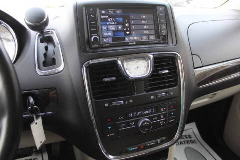 2015 Chrysler Town and Country Touring