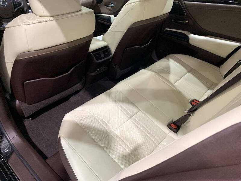 2021 Lexus ES 300h Ultra Luxury