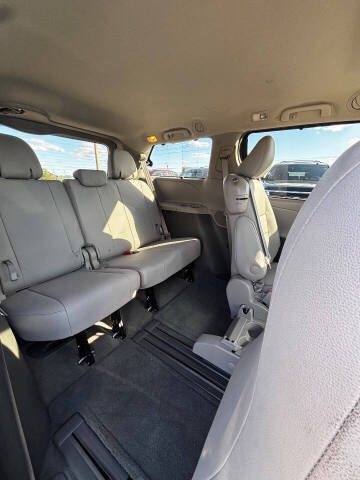 2017 Toyota Sienna Limited Premium 7-Passenger