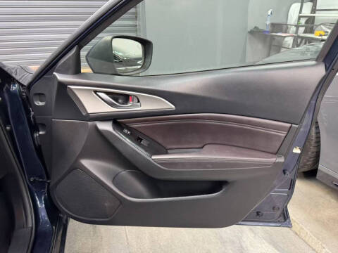 2017 Mazda MAZDA3 Touring