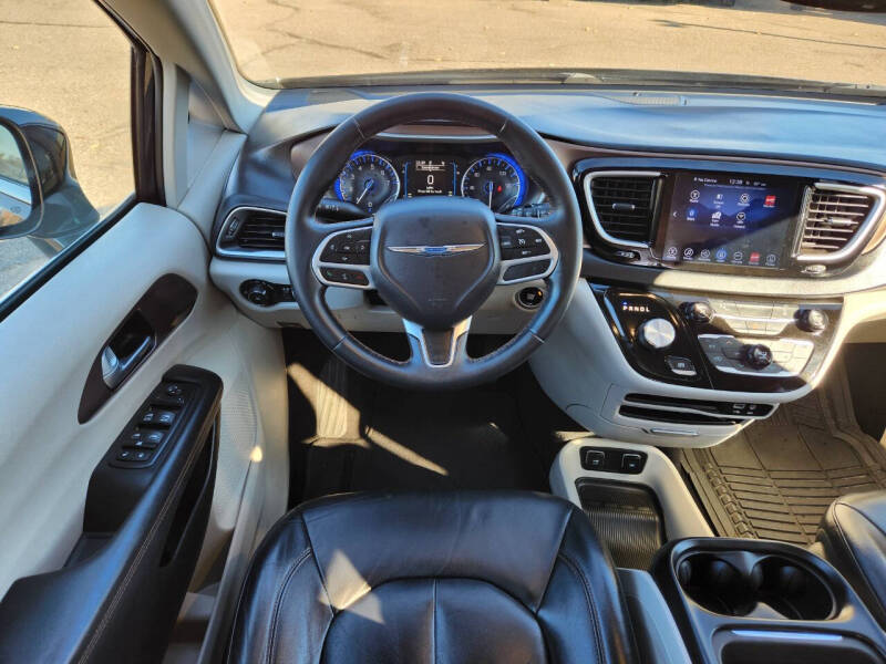 2017 Chrysler Pacifica Touring-L