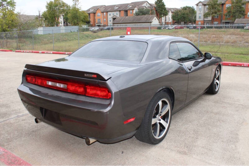 2013 Dodge Challenger SRT8 photo 4