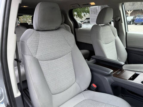 2021 Toyota Sienna LE 8-Passenger