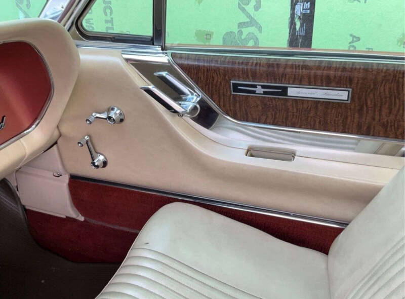 1965 Ford Thunderbird