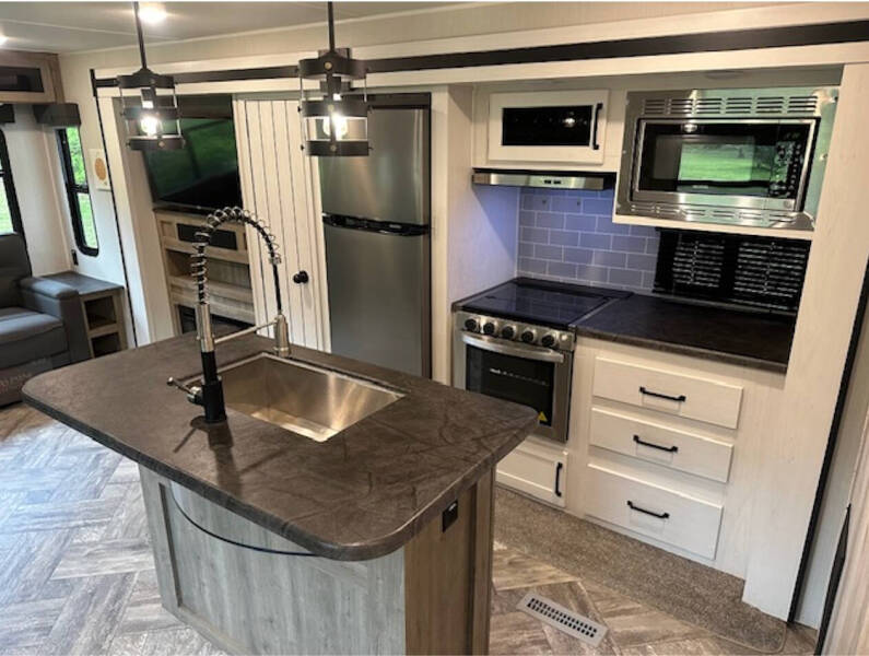 2023 Forest River Puma Palomino 31RLQS