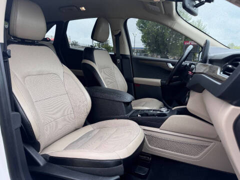 2020 Ford Escape Titanium