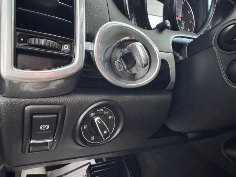 2018 Porsche Cayenne Platinum Edition