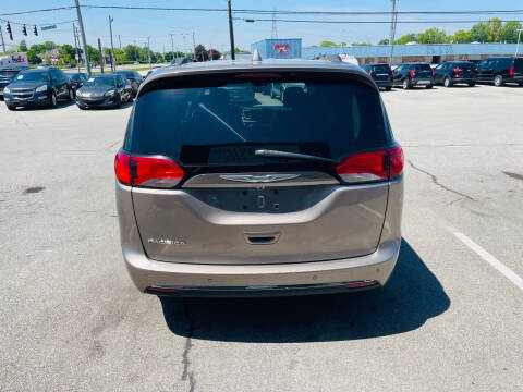 2017 Chrysler Pacifica Touring-L
