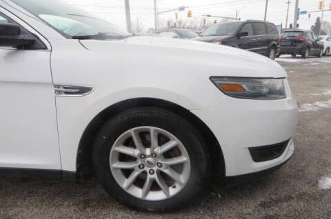 2013 Ford Taurus SE