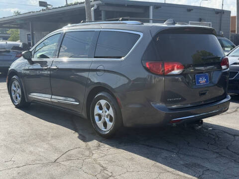 2017 Chrysler Pacifica Touring-L Plus