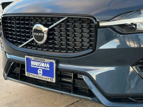 2025 Volvo XC60 T8 Core Dark Theme