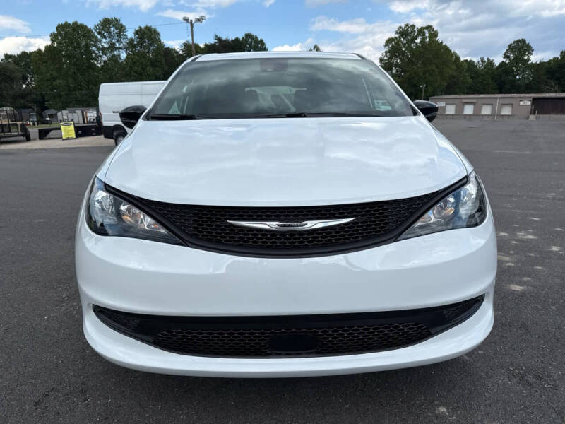 2026 Chrysler Voyager LX