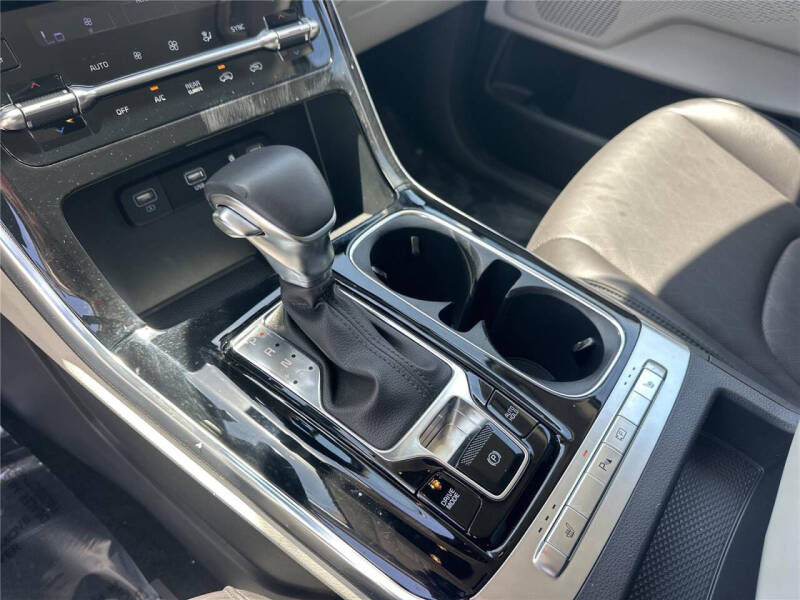 2024 Kia Carnival EX