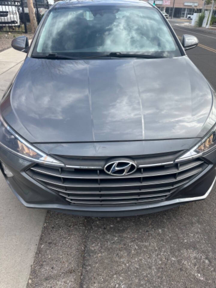 2020 Hyundai Elantra SEL photo 2