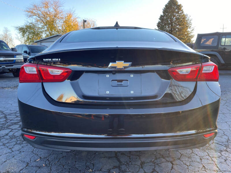 2018 Chevrolet Malibu null photo 8