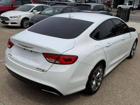 2015 Chrysler 200 S