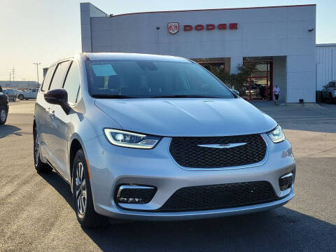 2024 Chrysler Pacifica Plug-In Hybrid for sale at Breeden Pre-Owned in Van Buren AR