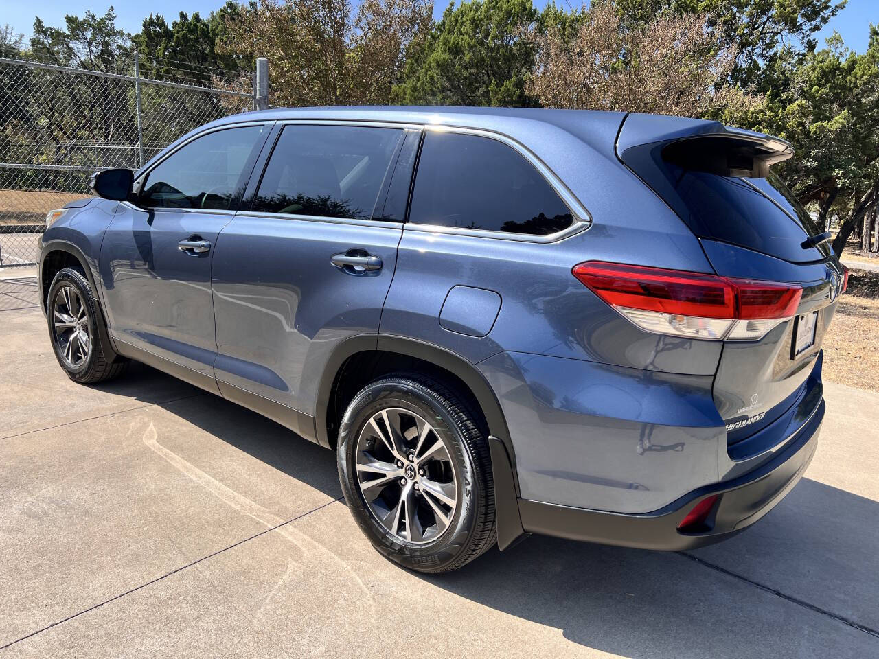 Used Car 2019 Toyota Highlander  Le 4dr Suv (2.7l I4) For Sale Under $20,000 In Austin, Texas