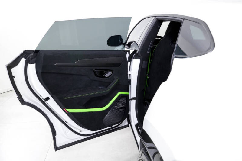 2023 Lamborghini Urus Performante