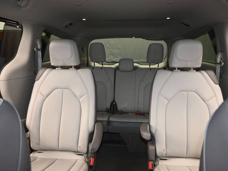 2020 Chrysler Voyager LXi