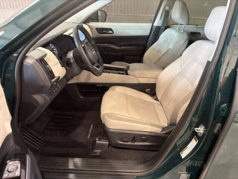 2022 Nissan Pathfinder SL