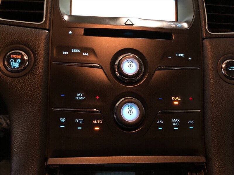 2015 Ford Taurus SEL