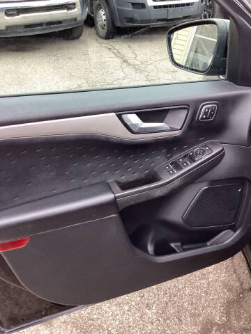 2020 Ford Escape SEL