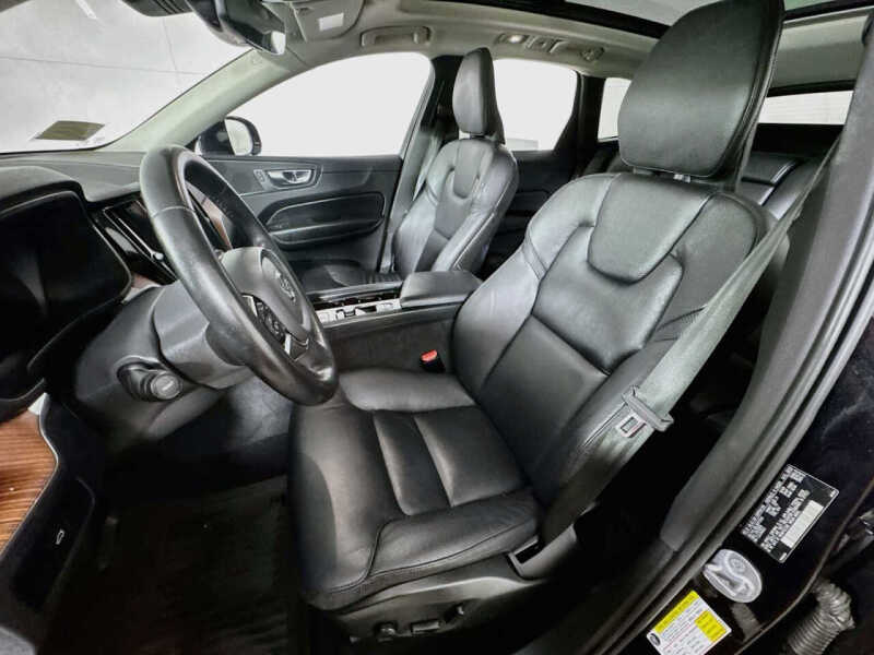 2024 Volvo XC60 B5 Plus Dark Theme