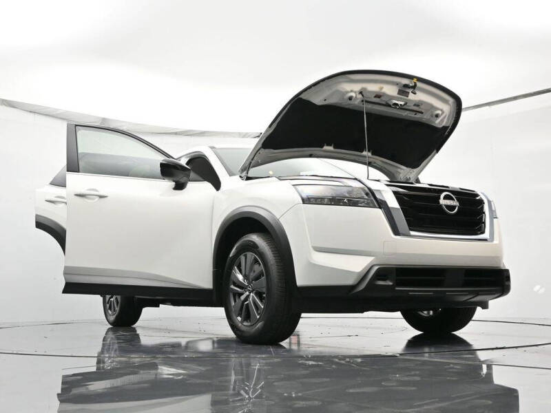 2025 Nissan Pathfinder S