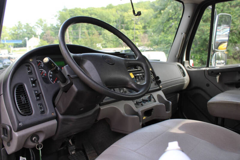 2018 Freightliner M2 106