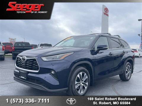 2022 Toyota Highlander for sale at SEEGER TOYOTA OF ST ROBERT in Saint Robert MO